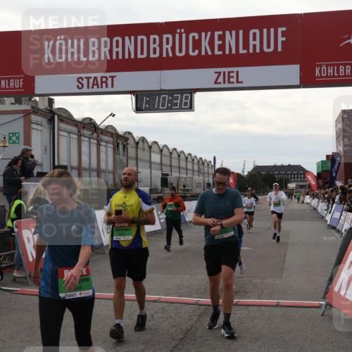 03.10.2025 - Köhlbrandbrückenlauf Julia Fischer http://msf.ph/oto/9030252 03.10.2025 16:10:39 Ziel 7112, 7126, 7384, 7385, 7534, 7543, 7549, 7552, 7562, 7648, 7844, 8153, 8798, 8950, 9652 meine-sportfotos.de