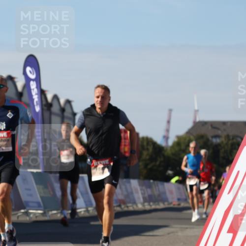 03.10.2025 - Köhlbrandbrückenlauf Luisa Fischer http://msf.ph/oto/9030255 03.10.2025 13:03:55 Ziel 4127, 4322, 4349, 5098, 5414, 5447, 5950, 6315, 6341, 6392, 6706 meine-sportfotos.de
