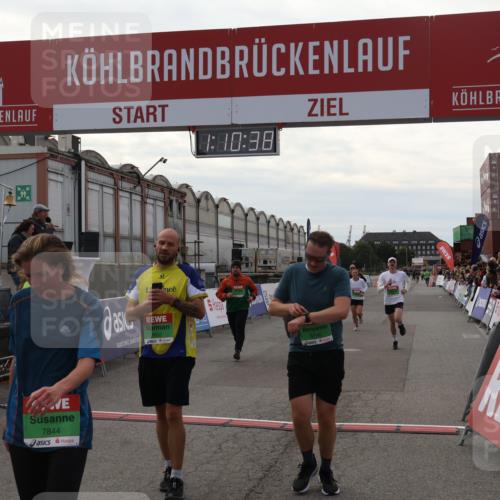 03.10.2025 - Köhlbrandbrückenlauf Julia Fischer http://msf.ph/oto/9030256 03.10.2025 16:10:39 Ziel 7112, 7126, 7384, 7385, 7534, 7543, 7549, 7552, 7562, 7648, 7844, 8153, 8798, 8950, 9652 meine-sportfotos.de