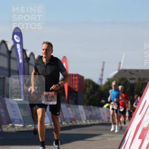 03.10.2025 - Köhlbrandbrückenlauf Luisa Fischer http://msf.ph/oto/9030259 03.10.2025 13:03:55 Ziel 4127, 4322, 4349, 5098, 5414, 5447, 5950, 6315, 6341, 6392, 6706 meine-sportfotos.de