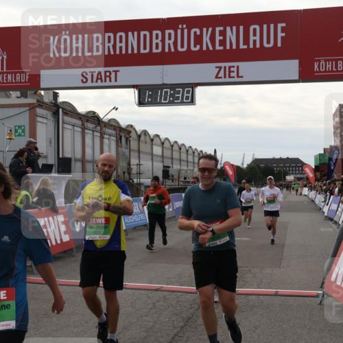 03.10.2025 - Köhlbrandbrückenlauf Julia Fischer http://msf.ph/oto/9030262 03.10.2025 16:10:39 Ziel 7112, 7126, 7384, 7385, 7534, 7543, 7549, 7552, 7562, 7648, 7844, 8153, 8798, 8950, 9652 meine-sportfotos.de