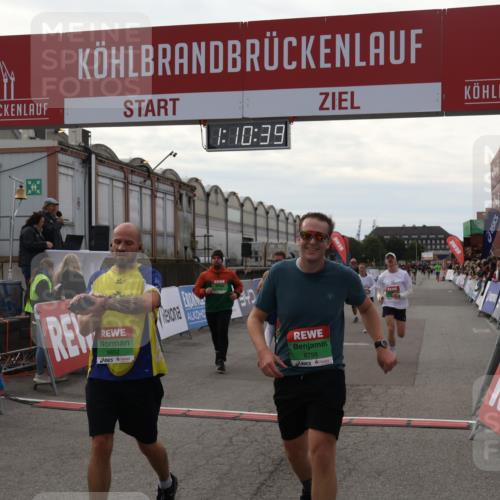 03.10.2025 - Köhlbrandbrückenlauf Julia Fischer http://msf.ph/oto/9030266 03.10.2025 16:10:40 Ziel 7112, 7126, 7384, 7385, 7534, 7543, 7549, 7552, 7562, 7648, 7844, 8153, 8798, 8950, 9652 meine-sportfotos.de