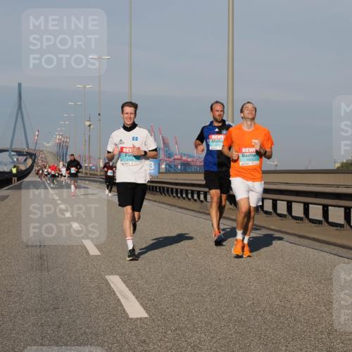 03.10.2025 - Köhlbrandbrückenlauf Fabian Wolf http://msf.ph/oto/9030270 03.10.2025 09:44:51 Position 3 3155, 1215, 1423 meine-sportfotos.de