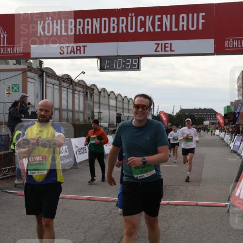 03.10.2025 - Köhlbrandbrückenlauf Julia Fischer http://msf.ph/oto/9030271 03.10.2025 16:10:40 Ziel 7112, 7126, 7384, 7385, 7534, 7543, 7549, 7552, 7562, 7648, 7844, 8153, 8798, 8950, 9652 meine-sportfotos.de