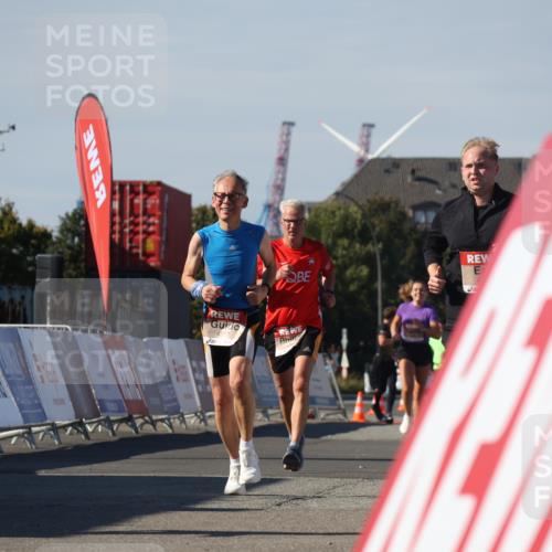03.10.2025 - Köhlbrandbrückenlauf Luisa Fischer http://msf.ph/oto/9030273 03.10.2025 13:03:58 Ziel 4056, 4127, 4349, 4372, 5098, 5414, 5447, 5950, 5958, 6315, 6341, 6392, 6706 meine-sportfotos.de