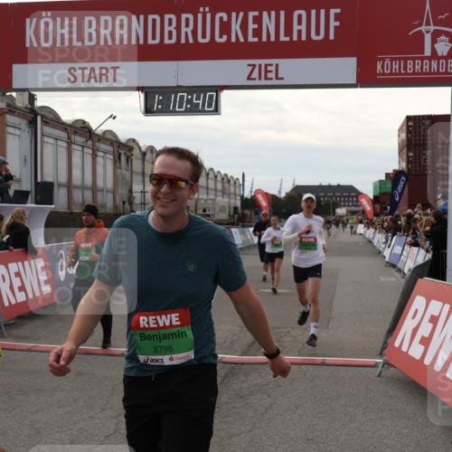 03.10.2025 - Köhlbrandbrückenlauf Julia Fischer http://msf.ph/oto/9030274 03.10.2025 16:10:41 Ziel 7112, 7126, 7384, 7385, 7534, 7543, 7549, 7552, 7562, 7844, 8153, 8798, 8950, 9652 meine-sportfotos.de