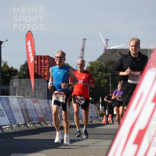03.10.2025 - Köhlbrandbrückenlauf Luisa Fischer http://msf.ph/oto/9030278 03.10.2025 13:03:58 Ziel 4056, 4127, 4349, 4372, 5098, 5414, 5447, 5950, 5958, 6315, 6341, 6392, 6706 meine-sportfotos.de