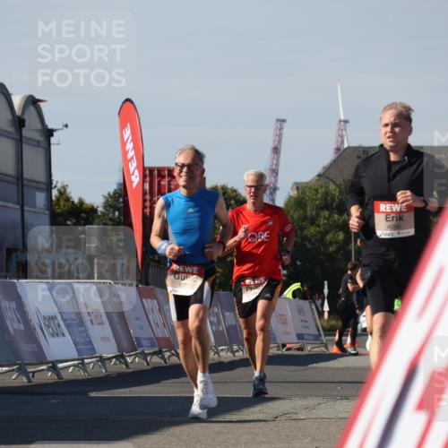 03.10.2025 - Köhlbrandbrückenlauf Luisa Fischer http://msf.ph/oto/9030281 03.10.2025 13:03:58 Ziel 4056, 4127, 4349, 4372, 5098, 5414, 5447, 5950, 5958, 6315, 6341, 6392, 6706 meine-sportfotos.de