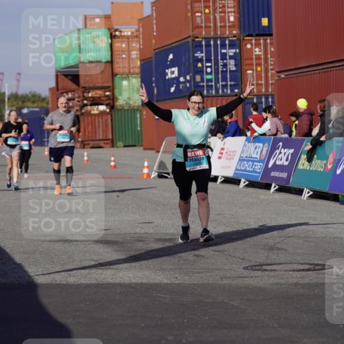 03.10.2025 - Köhlbrandbrückenlauf Michael Burmester http://msf.ph/oto/9030283 03.10.2025 10:35:33 Ziel 1729, 2513, 2558, 2924 meine-sportfotos.de