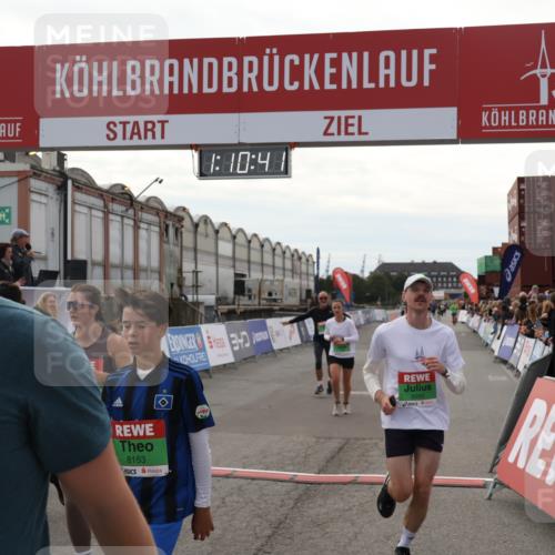 03.10.2025 - Köhlbrandbrückenlauf Julia Fischer http://msf.ph/oto/9030289 03.10.2025 16:10:42 Ziel 7112, 7126, 7384, 7385, 7534, 7543, 7549, 7552, 7562, 7844, 8153, 8798, 8950, 9652 meine-sportfotos.de