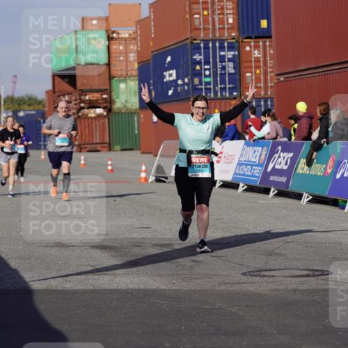 03.10.2025 - Köhlbrandbrückenlauf Michael Burmester http://msf.ph/oto/9030290 03.10.2025 10:35:33 Ziel 1729, 2513, 2558, 2924 meine-sportfotos.de