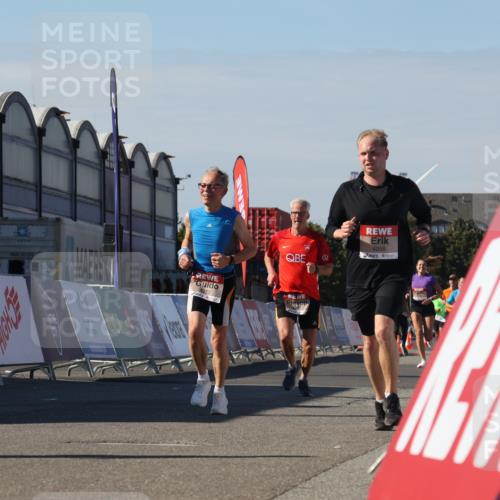 03.10.2025 - Köhlbrandbrückenlauf Luisa Fischer http://msf.ph/oto/9030293 03.10.2025 13:03:59 Ziel 4056, 4127, 4349, 4372, 4480, 5098, 5414, 5447, 5950, 5958, 6315, 6341, 6392, 6706 meine-sportfotos.de
