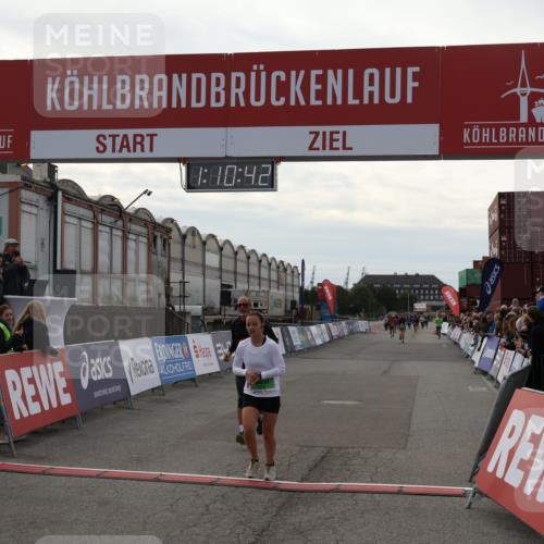 03.10.2025 - Köhlbrandbrückenlauf Julia Fischer http://msf.ph/oto/9030305 03.10.2025 16:10:43 Ziel 7112, 7126, 7534, 7543, 7549, 7552, 7562, 7844, 8153, 8798, 8950, 9652 meine-sportfotos.de