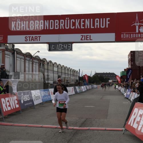 03.10.2025 - Köhlbrandbrückenlauf Julia Fischer http://msf.ph/oto/9030310 03.10.2025 16:10:43 Ziel 7112, 7126, 7534, 7543, 7549, 7552, 7562, 7844, 8153, 8798, 8950, 9652 meine-sportfotos.de
