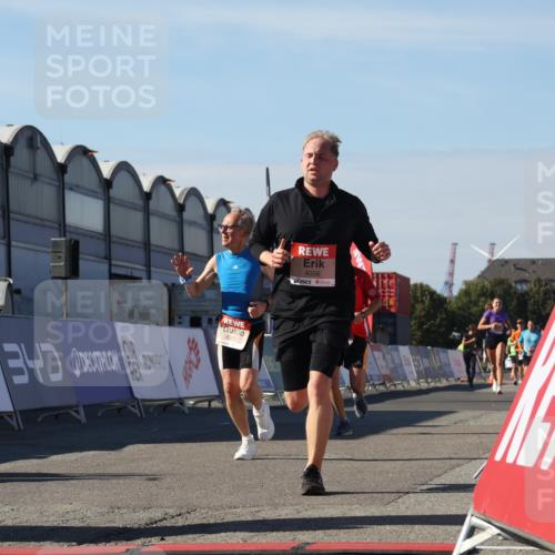 03.10.2025 - Köhlbrandbrückenlauf Luisa Fischer http://msf.ph/oto/9030312 03.10.2025 13:04:01 Ziel 4056, 4127, 4349, 4372, 4480, 5098, 5414, 5447, 5950, 5958, 6315, 6392 meine-sportfotos.de