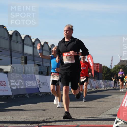 03.10.2025 - Köhlbrandbrückenlauf Luisa Fischer http://msf.ph/oto/9030315 03.10.2025 13:04:01 Ziel 4056, 4127, 4349, 4372, 4480, 5098, 5414, 5447, 5950, 5958, 6315, 6392 meine-sportfotos.de