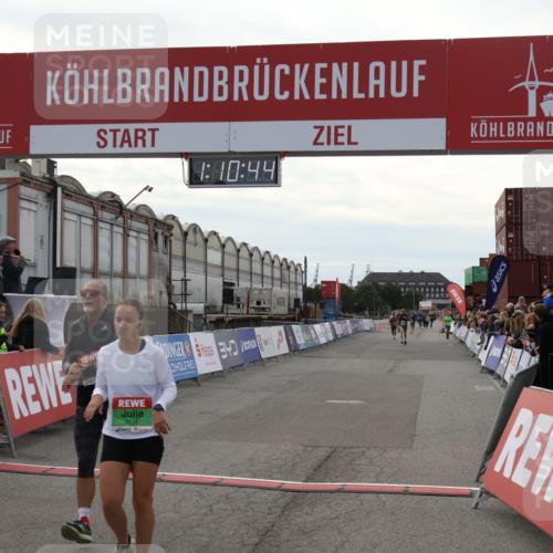 03.10.2025 - Köhlbrandbrückenlauf Julia Fischer http://msf.ph/oto/9030319 03.10.2025 16:10:45 Ziel 7534, 7543, 7549, 7552, 7562, 7844, 8153, 8798, 8950, 9652 meine-sportfotos.de