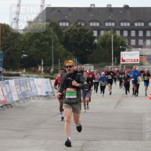03.10.2025 - Köhlbrandbrückenlauf Julia Fischer http://msf.ph/oto/9030320 03.10.2025 16:10:49 Ziel 7534, 7549, 7552, 7562, 8950, 9169 meine-sportfotos.de