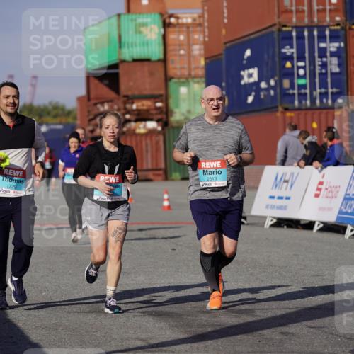 03.10.2025 - Köhlbrandbrückenlauf Michael Burmester http://msf.ph/oto/9030323 03.10.2025 10:35:38 Ziel 1729, 2148, 2418, 2474, 2513, 2558, 2924 meine-sportfotos.de