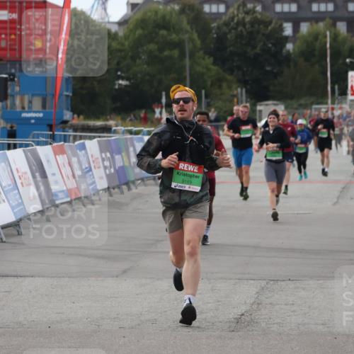 03.10.2025 - Köhlbrandbrückenlauf Julia Fischer http://msf.ph/oto/9030325 03.10.2025 16:10:50 Ziel 7534, 7549, 7552, 8950, 9169 meine-sportfotos.de