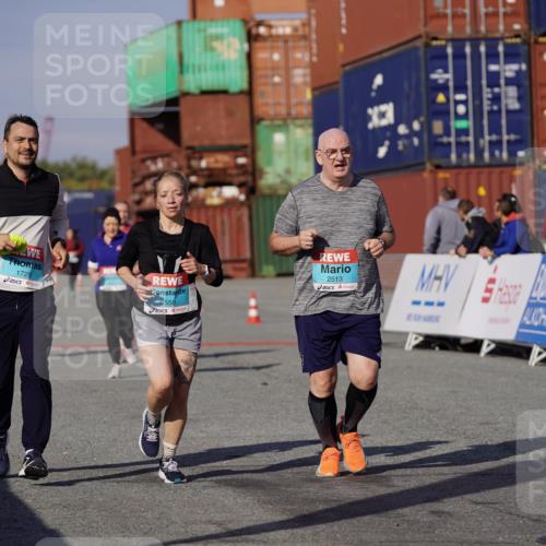 03.10.2025 - Köhlbrandbrückenlauf Michael Burmester http://msf.ph/oto/9030330 03.10.2025 10:35:38 Ziel 1729, 2148, 2418, 2474, 2513, 2558, 2924 meine-sportfotos.de