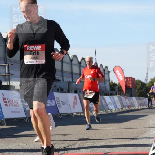 03.10.2025 - Köhlbrandbrückenlauf Luisa Fischer http://msf.ph/oto/9030332 03.10.2025 13:04:02 Ziel 4056, 4127, 4349, 4372, 4480, 5098, 5414, 5447, 5950, 5958, 6315, 6392 meine-sportfotos.de