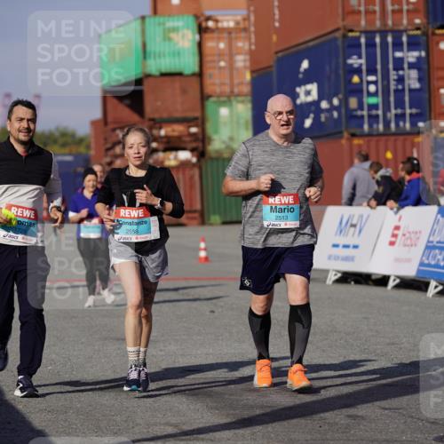 03.10.2025 - Köhlbrandbrückenlauf Michael Burmester http://msf.ph/oto/9030338 03.10.2025 10:35:38 Ziel 1729, 2148, 2418, 2474, 2513, 2558, 2924 meine-sportfotos.de