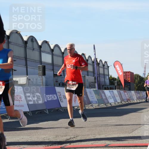 03.10.2025 - Köhlbrandbrückenlauf Luisa Fischer http://msf.ph/oto/9030339 03.10.2025 13:04:03 Ziel 4056, 4127, 4349, 4372, 4480, 5098, 5447, 5950, 5958, 6315, 6392 meine-sportfotos.de