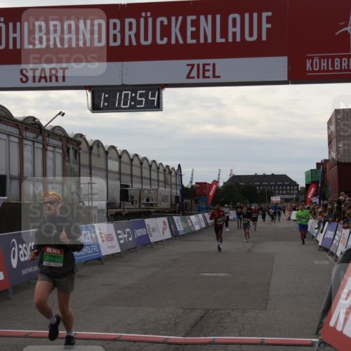 03.10.2025 - Köhlbrandbrückenlauf Julia Fischer http://msf.ph/oto/9030340 03.10.2025 16:10:55 Ziel 7226, 7834, 8776, 9169 meine-sportfotos.de