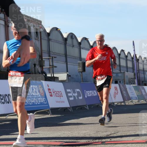 03.10.2025 - Köhlbrandbrückenlauf Luisa Fischer http://msf.ph/oto/9030342 03.10.2025 13:04:03 Ziel 4056, 4127, 4349, 4372, 4480, 5098, 5447, 5950, 5958, 6315, 6392 meine-sportfotos.de