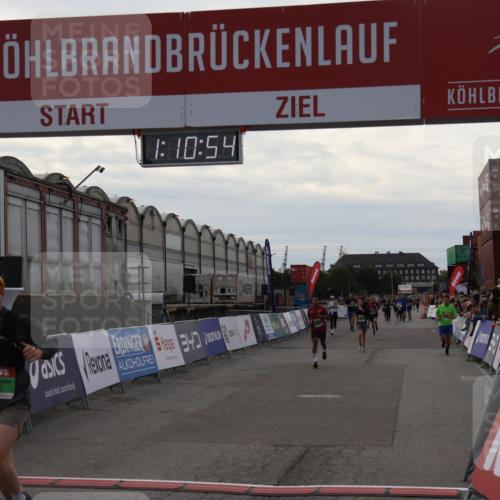 03.10.2025 - Köhlbrandbrückenlauf Julia Fischer http://msf.ph/oto/9030344 03.10.2025 16:10:55 Ziel 7226, 7834, 8776, 9169 meine-sportfotos.de