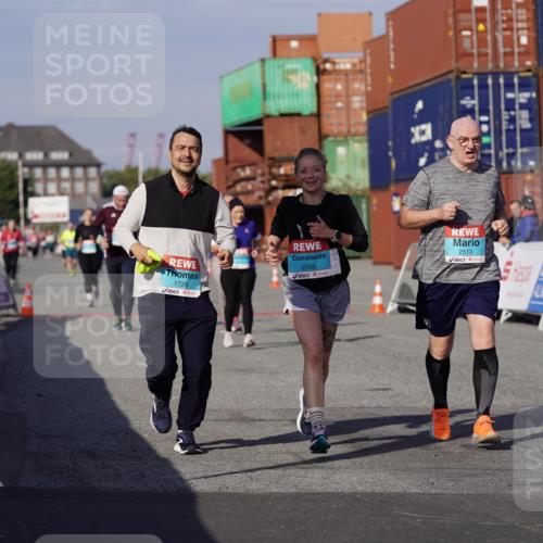 03.10.2025 - Köhlbrandbrückenlauf Michael Burmester http://msf.ph/oto/9030345 03.10.2025 10:35:39 Ziel 1729, 2148, 2418, 2474, 2513, 2558, 2924 meine-sportfotos.de