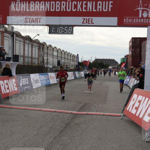 03.10.2025 - Köhlbrandbrückenlauf Julia Fischer http://msf.ph/oto/9030348 03.10.2025 16:10:59 Ziel 7226, 7834, 8775, 8776, 9169, 9201, 9474 meine-sportfotos.de