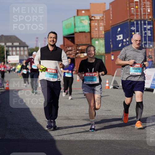 03.10.2025 - Köhlbrandbrückenlauf Michael Burmester http://msf.ph/oto/9030352 03.10.2025 10:35:39 Ziel 1729, 2148, 2418, 2474, 2513, 2558, 2924 meine-sportfotos.de