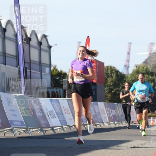 03.10.2025 - Köhlbrandbrückenlauf Luisa Fischer http://msf.ph/oto/9030362 03.10.2025 13:04:06 Ziel 4056, 4127, 4349, 4372, 4480, 5721, 5950, 5958, 6392 meine-sportfotos.de