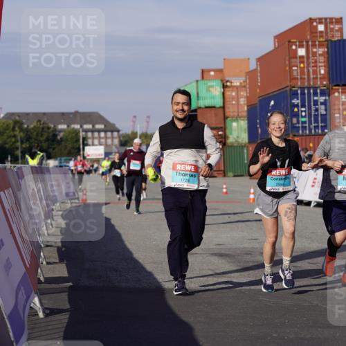 03.10.2025 - Köhlbrandbrückenlauf Michael Burmester http://msf.ph/oto/9030374 03.10.2025 10:35:40 Ziel 1729, 2148, 2418, 2474, 2513, 2558 meine-sportfotos.de