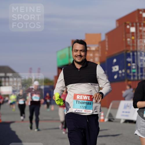 03.10.2025 - Köhlbrandbrückenlauf Michael Burmester http://msf.ph/oto/9030384 03.10.2025 10:35:40 Ziel 1729, 2148, 2418, 2474, 2513, 2558 meine-sportfotos.de