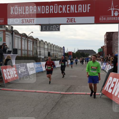 03.10.2025 - Köhlbrandbrückenlauf Julia Fischer http://msf.ph/oto/9030394 03.10.2025 16:11:03 Ziel 7226, 7834, 8220, 8490, 8775, 8776, 8923, 9169, 9201, 9474 meine-sportfotos.de