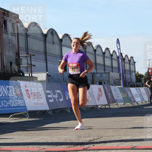 03.10.2025 - Köhlbrandbrückenlauf Luisa Fischer http://msf.ph/oto/9030401 03.10.2025 13:04:09 Ziel 4056, 4372, 4480, 5721, 5958, 6523 meine-sportfotos.de