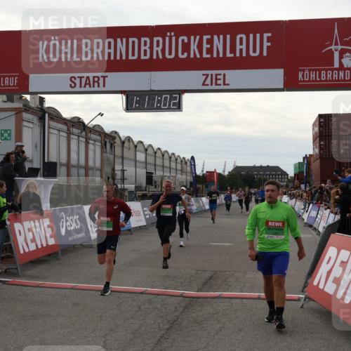 03.10.2025 - Köhlbrandbrückenlauf Julia Fischer http://msf.ph/oto/9030403 03.10.2025 16:11:03 Ziel 7226, 7834, 8220, 8490, 8775, 8776, 8923, 9169, 9201, 9474 meine-sportfotos.de