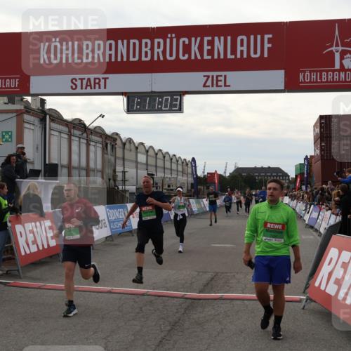 03.10.2025 - Köhlbrandbrückenlauf Julia Fischer http://msf.ph/oto/9030407 03.10.2025 16:11:04 Ziel 7226, 7363, 7834, 8220, 8490, 8592, 8775, 8776, 8923, 9169, 9201, 9474 meine-sportfotos.de