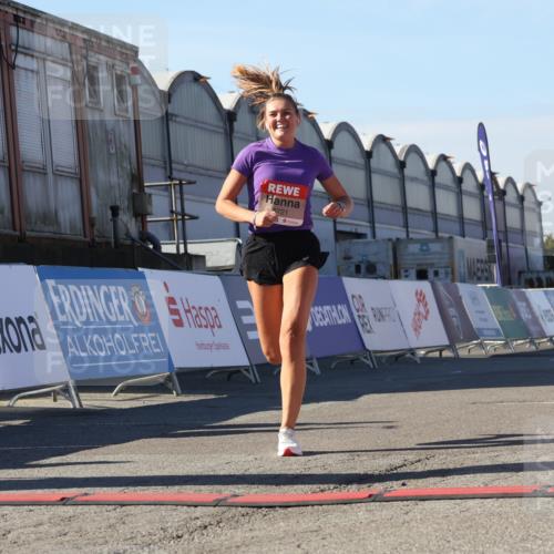 03.10.2025 - Köhlbrandbrückenlauf Luisa Fischer http://msf.ph/oto/9030408 03.10.2025 13:04:09 Ziel 4056, 4372, 4480, 5721, 5958, 6523 meine-sportfotos.de