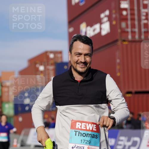 03.10.2025 - Köhlbrandbrückenlauf Michael Burmester http://msf.ph/oto/9030411 03.10.2025 10:35:42 Ziel 1729, 2148, 2418, 2474, 2513, 2558, 3565, 3566 meine-sportfotos.de