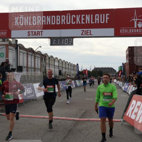 03.10.2025 - Köhlbrandbrückenlauf Julia Fischer http://msf.ph/oto/9030412 03.10.2025 16:11:04 Ziel 7226, 7363, 7834, 8220, 8490, 8592, 8775, 8776, 8923, 9169, 9201, 9474 meine-sportfotos.de