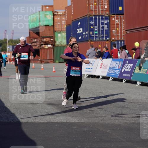 03.10.2025 - Köhlbrandbrückenlauf Michael Burmester http://msf.ph/oto/9030418 03.10.2025 10:35:43 Ziel 1729, 2148, 2418, 2474, 2558, 3565, 3566 meine-sportfotos.de