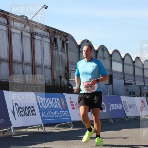 03.10.2025 - Köhlbrandbrückenlauf Luisa Fischer http://msf.ph/oto/9030419 03.10.2025 13:04:13 Ziel 4056, 4372, 4480, 5055, 5721, 6038, 6523, 6724 meine-sportfotos.de