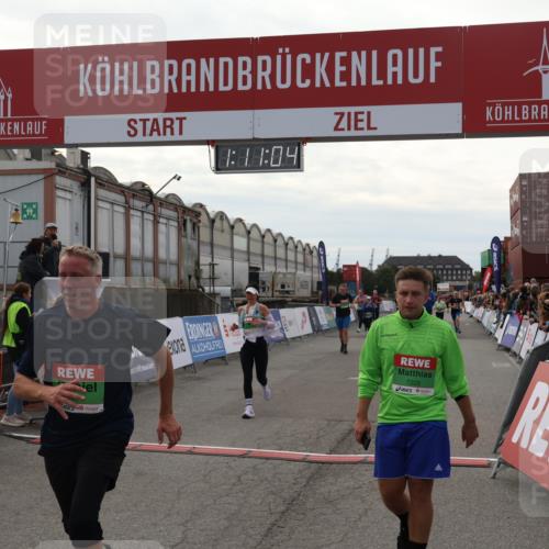 03.10.2025 - Köhlbrandbrückenlauf Julia Fischer http://msf.ph/oto/9030420 03.10.2025 16:11:05 Ziel 7226, 7363, 7834, 8059, 8220, 8490, 8592, 8775, 8776, 8923, 9201, 9474 meine-sportfotos.de