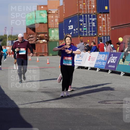 03.10.2025 - Köhlbrandbrückenlauf Michael Burmester http://msf.ph/oto/9030424 03.10.2025 10:35:43 Ziel 1729, 2148, 2418, 2474, 2558, 3565, 3566 meine-sportfotos.de