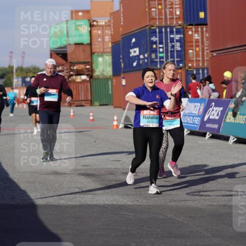 03.10.2025 - Köhlbrandbrückenlauf Michael Burmester http://msf.ph/oto/9030429 03.10.2025 10:35:43 Ziel 1729, 2148, 2418, 2474, 2558, 3565, 3566 meine-sportfotos.de