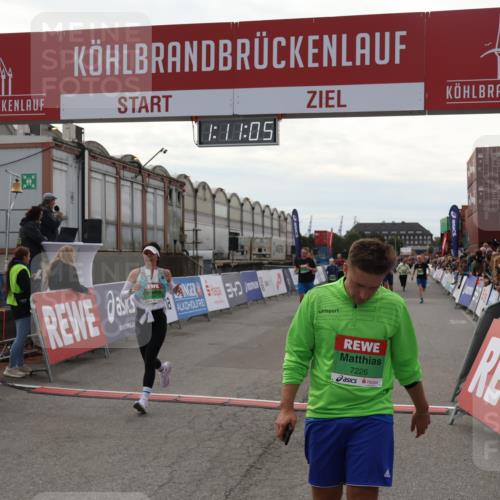 03.10.2025 - Köhlbrandbrückenlauf Julia Fischer http://msf.ph/oto/9030430 03.10.2025 16:11:06 Ziel 7226, 7363, 7834, 8059, 8220, 8490, 8592, 8775, 8776, 8923, 9201, 9474, 9710 meine-sportfotos.de